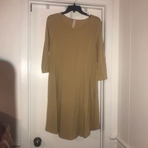 Mustard yellow 3/4 sleeve dress with pockets